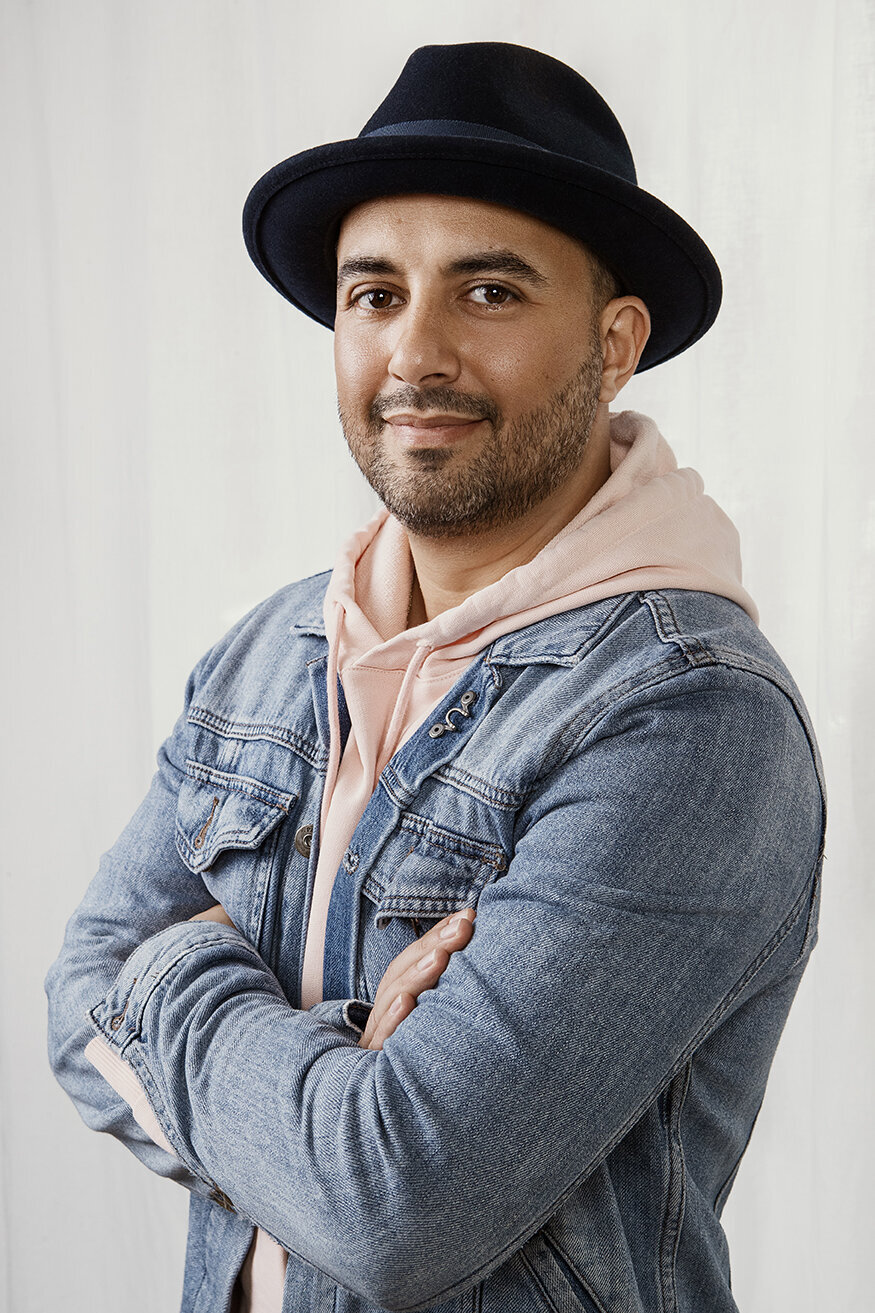 Casual portrait of Jeremy Abesera in a denim jacket and hat, captured by Ylva Erevall.