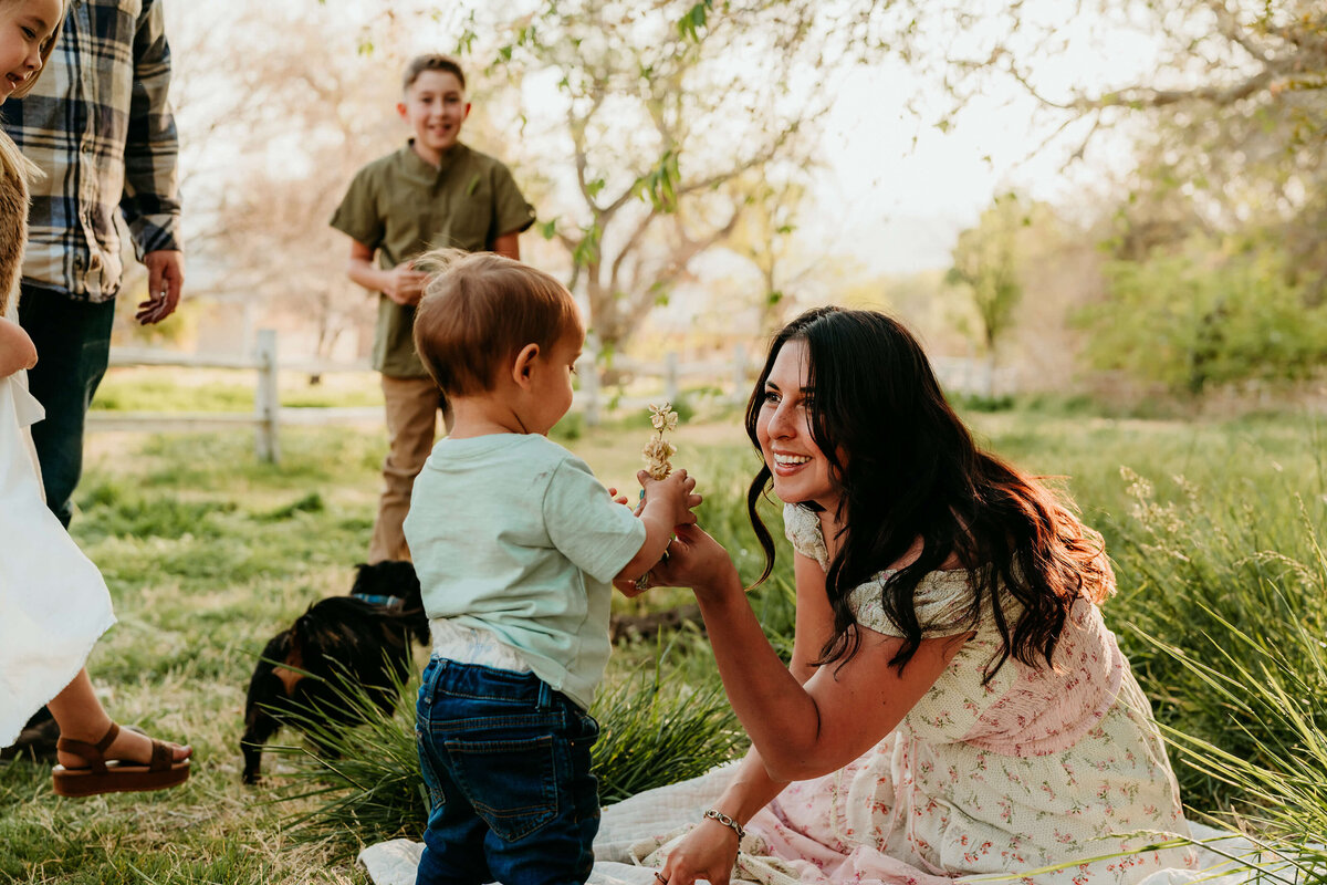 natural-interactions-family-session