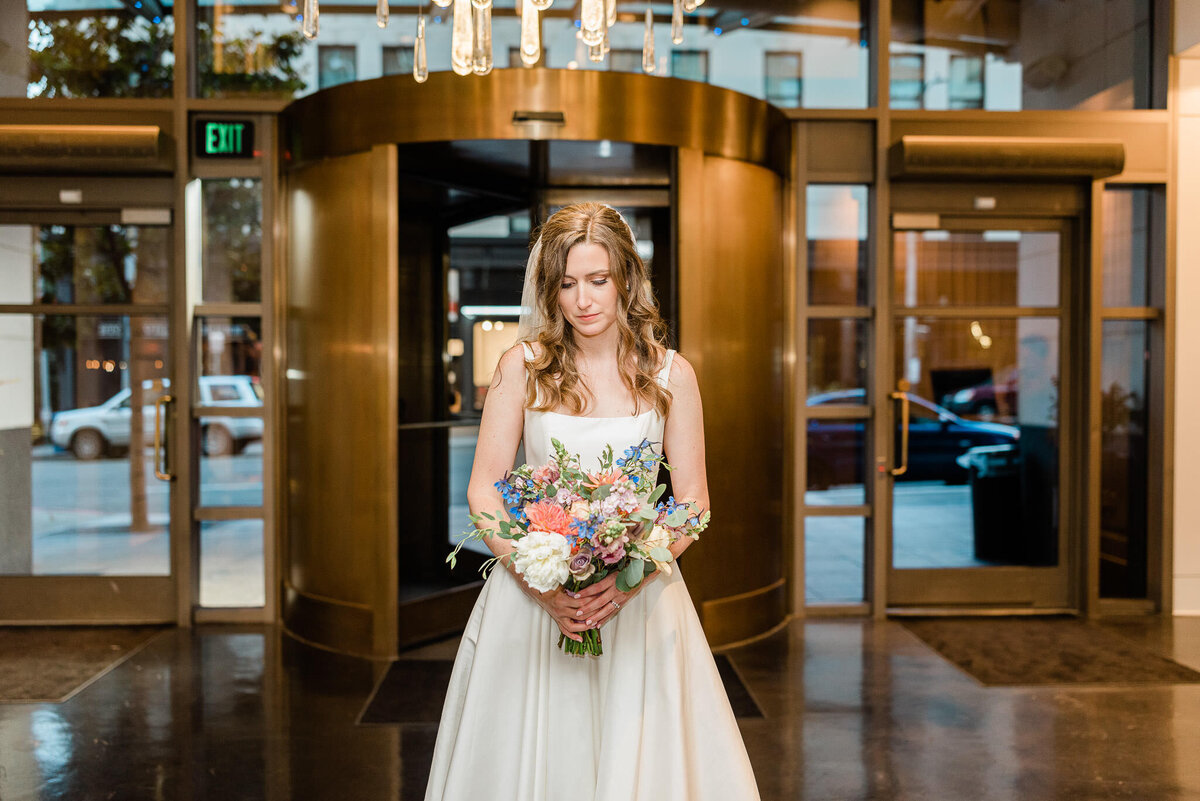 Seattle_wedding_photographer_hotel_1000-117