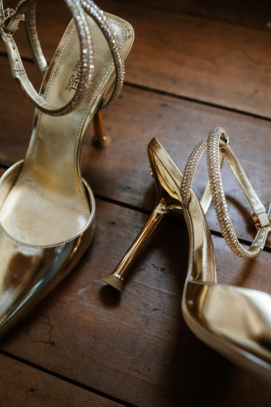 Herentals, salon weddings, moody, authentiek, alternatief trouwen,bruid, 2026, elopent, intiem, spontaan, tijdloos, trouwfotograaf, antwerpen - klaarmaken & first look-33