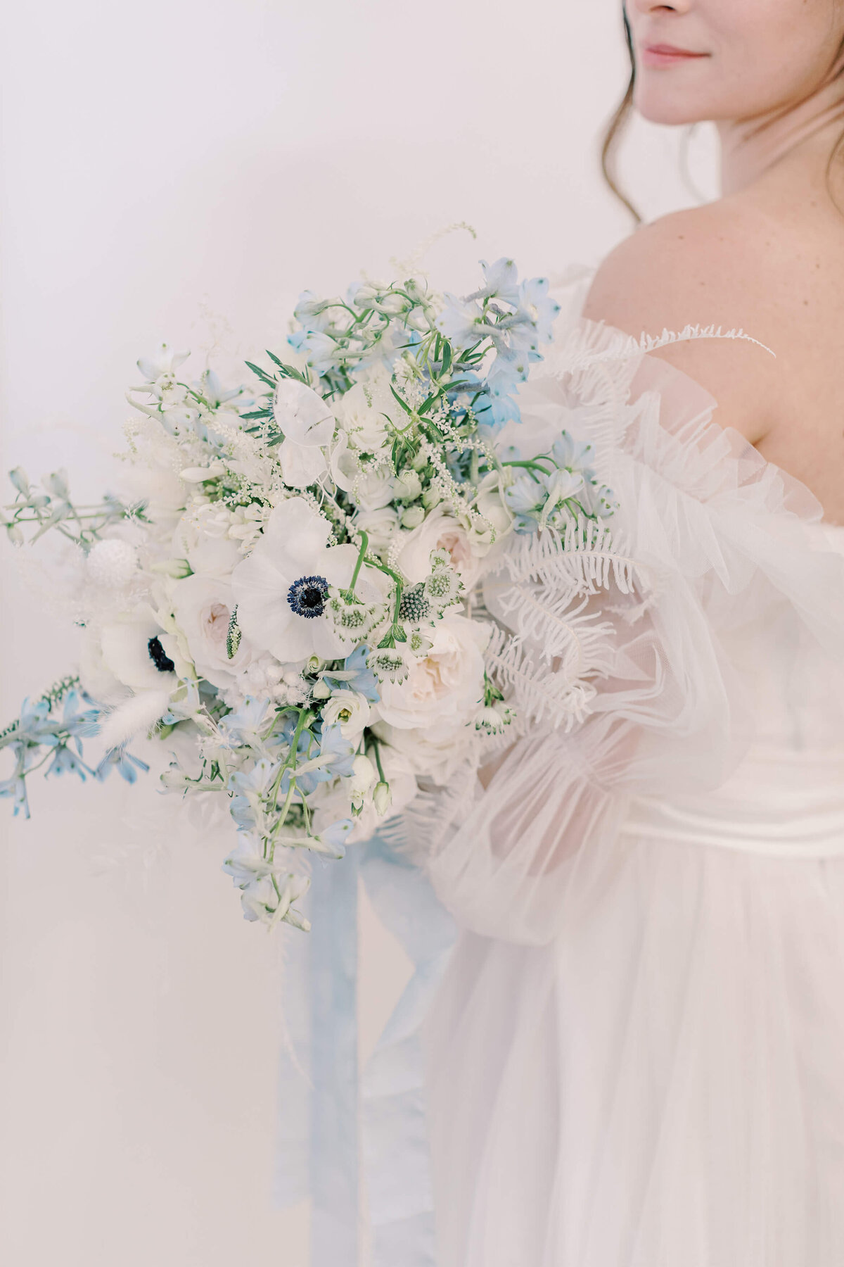 Winter Wedding at Chateau Saint-Joseph - Jeanette Merstrand Photography - Victoria Engelen Flowers_0095