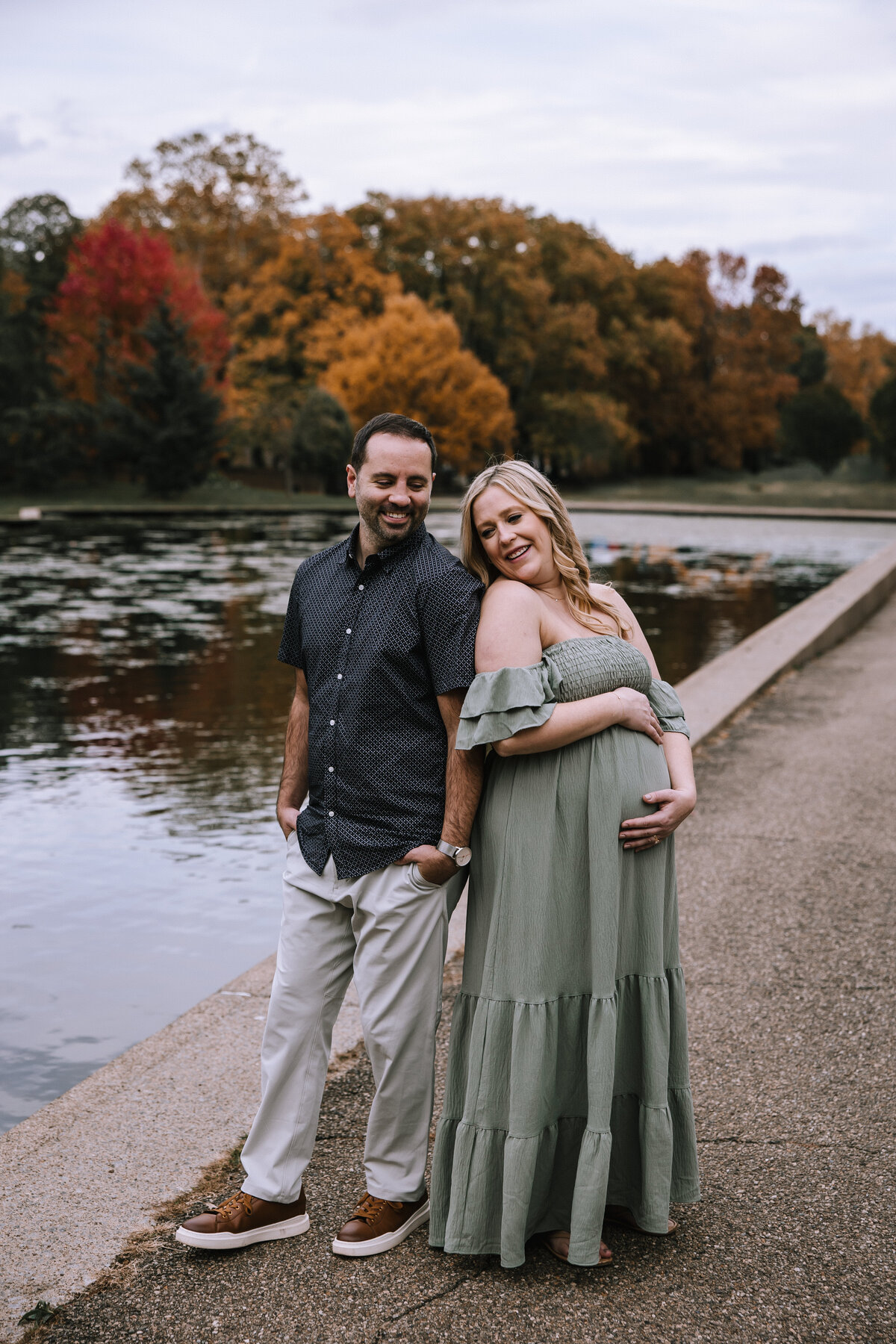 Maternity photos in Allegheny Commons Park. 