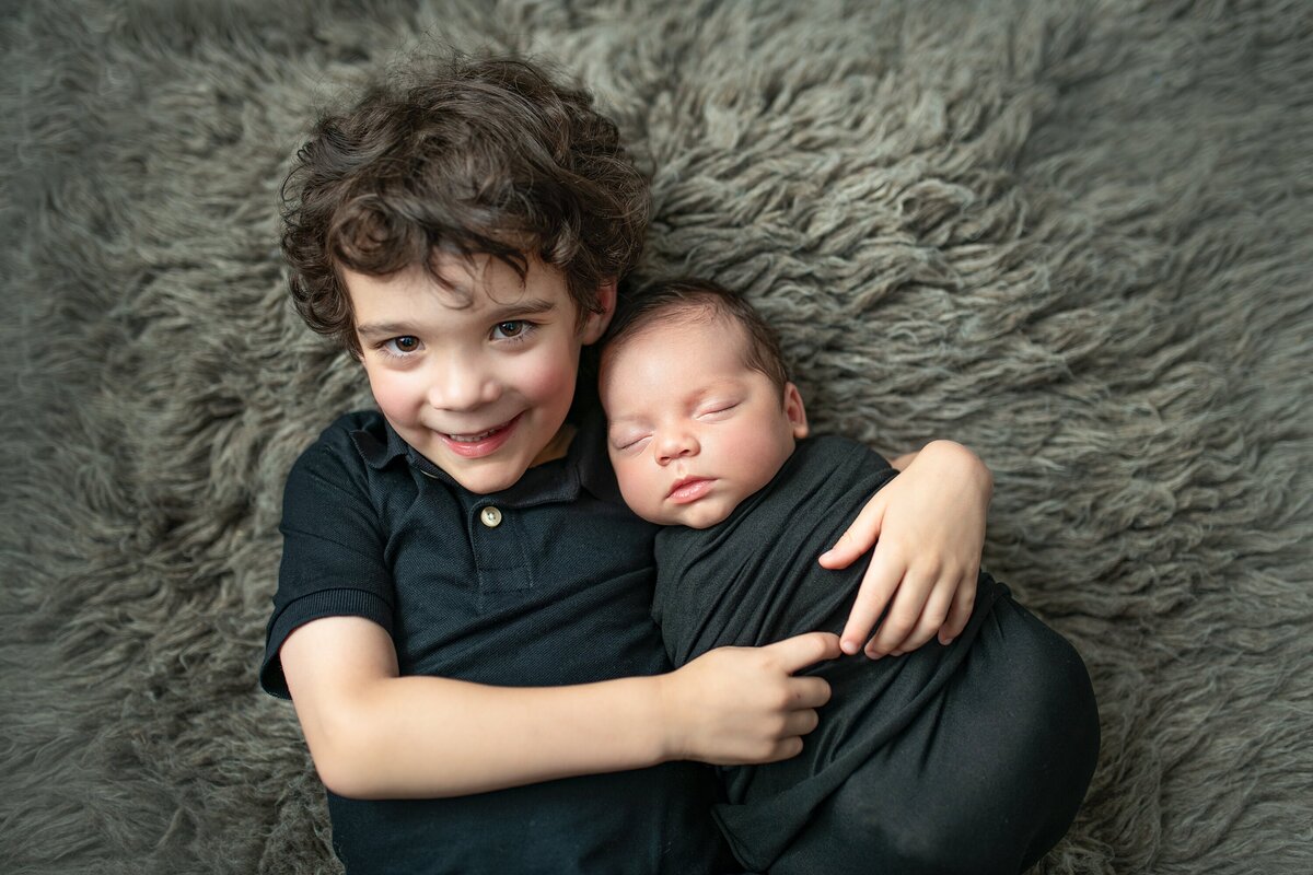 sibling-with-newborn-brother