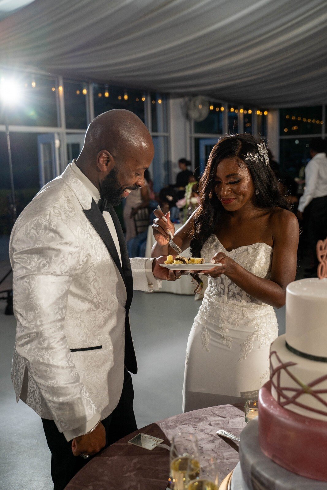 ritz-charles-wedding-cake-cutting-moment
