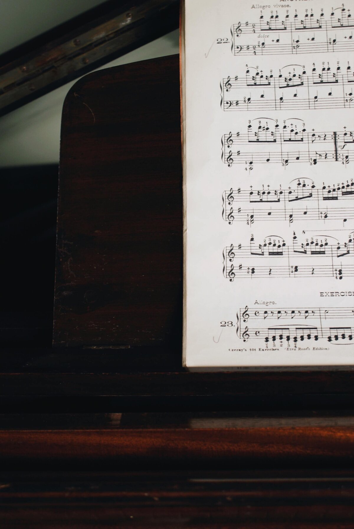 interior-design-detail-music-room