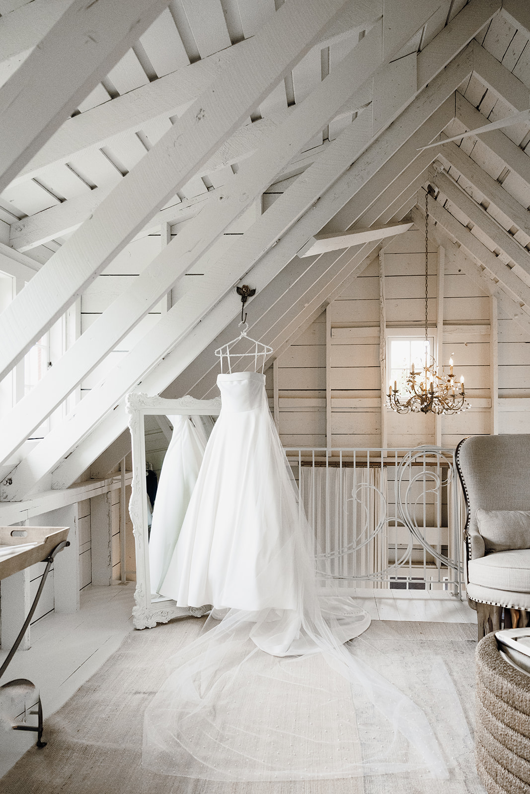 Minnesota wedding photographer capturing playful, true-to-life love stories across Minneapolis, St. Paul & Duluth. Relaxed, timeless photos for real couples.