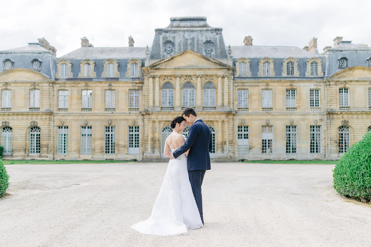 Wedding luxury chateau de Champlatreux photographer timeless