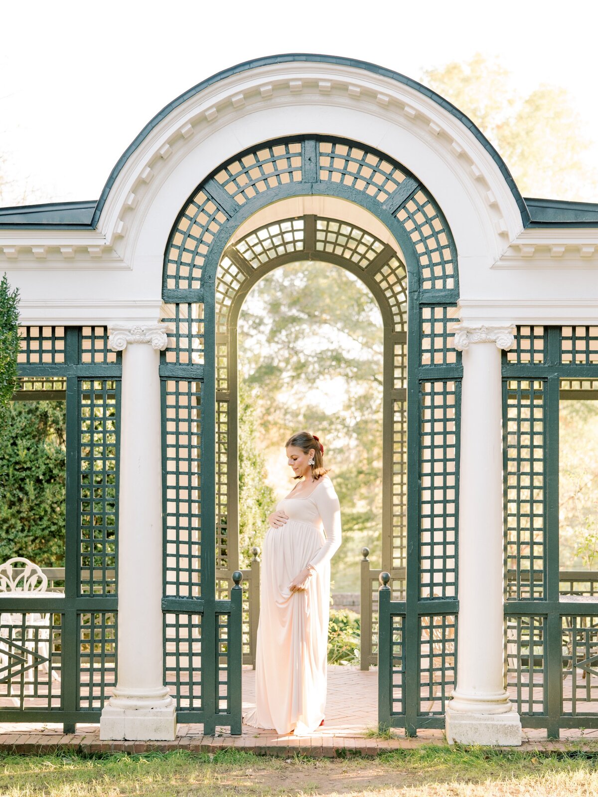 leesburg maternity photographer garden photo idea