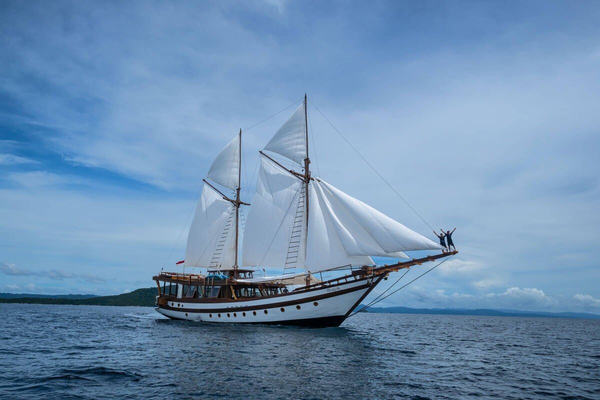 Luxury Yacht Charter Raja Ampat Majik Cruise (24)