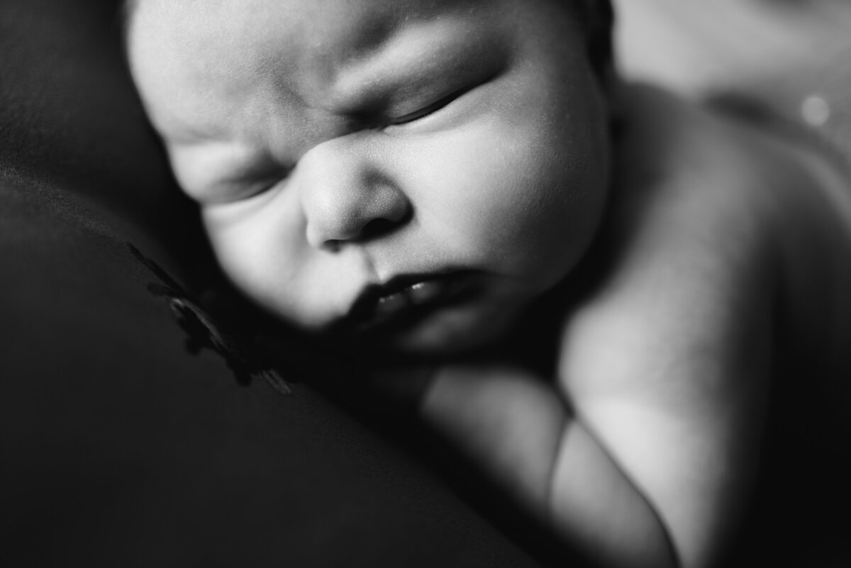 Kentucky newborn photography newborn photographer Pretty Peach Photography  posed newborn photography newborn photos