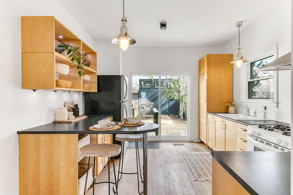 18-web-or-mls-15_001_Kitchen