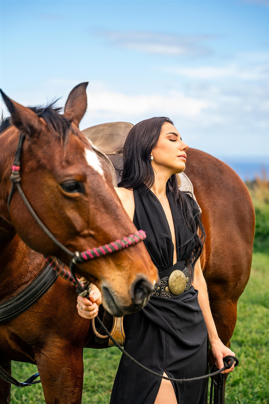 Woman leaning against horse, by hawaii lifestyle photographer, Hawaii Adventure Portraits