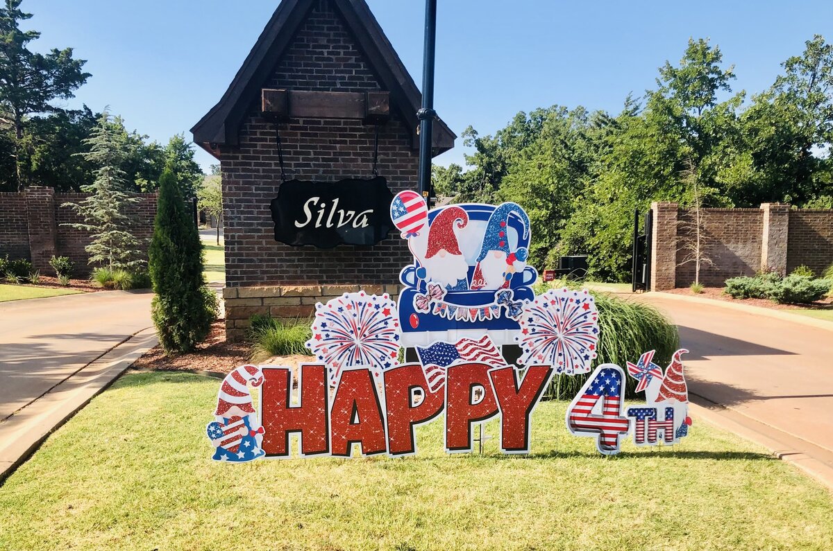 Happy 4th Yard Sign Setup.Simply Sign It is a yard greeting sign rental company servicing Edmond, NW OKC, Piedmont, and Deer Creek. Create a yard greeting sign for your home, organization, or school.