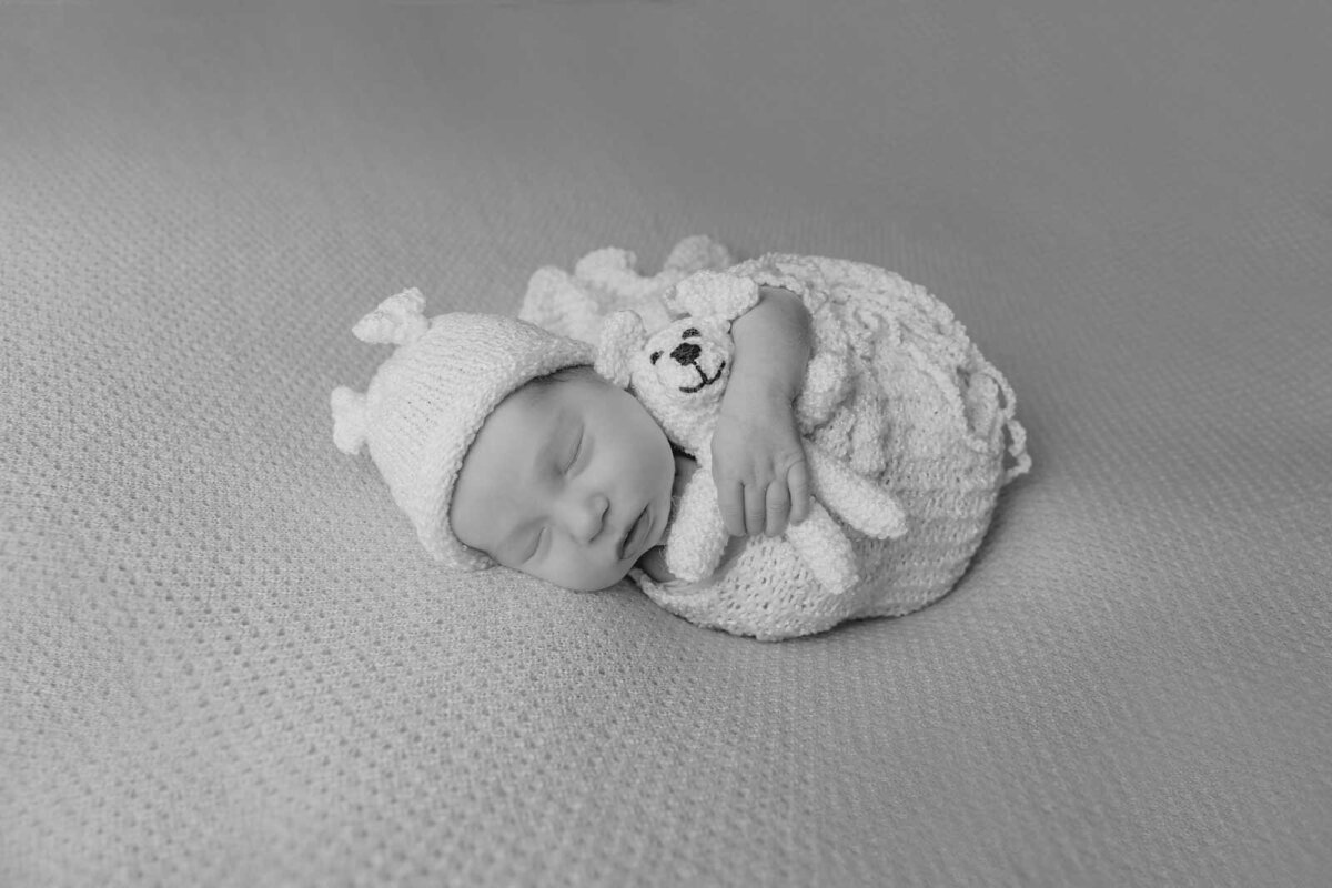 studio-grey-loft-newborn-session-pink-indoors-ottawa-carp-ontario-photographer-25