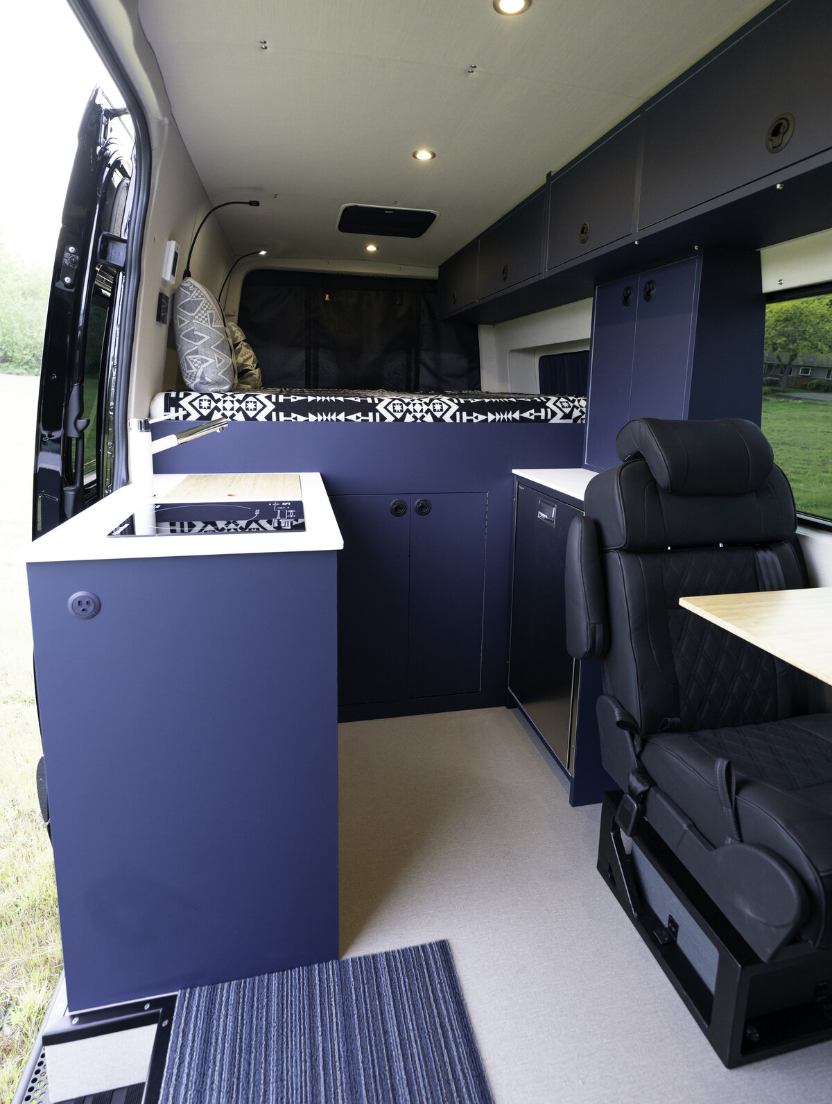 BLACK&BLUE28