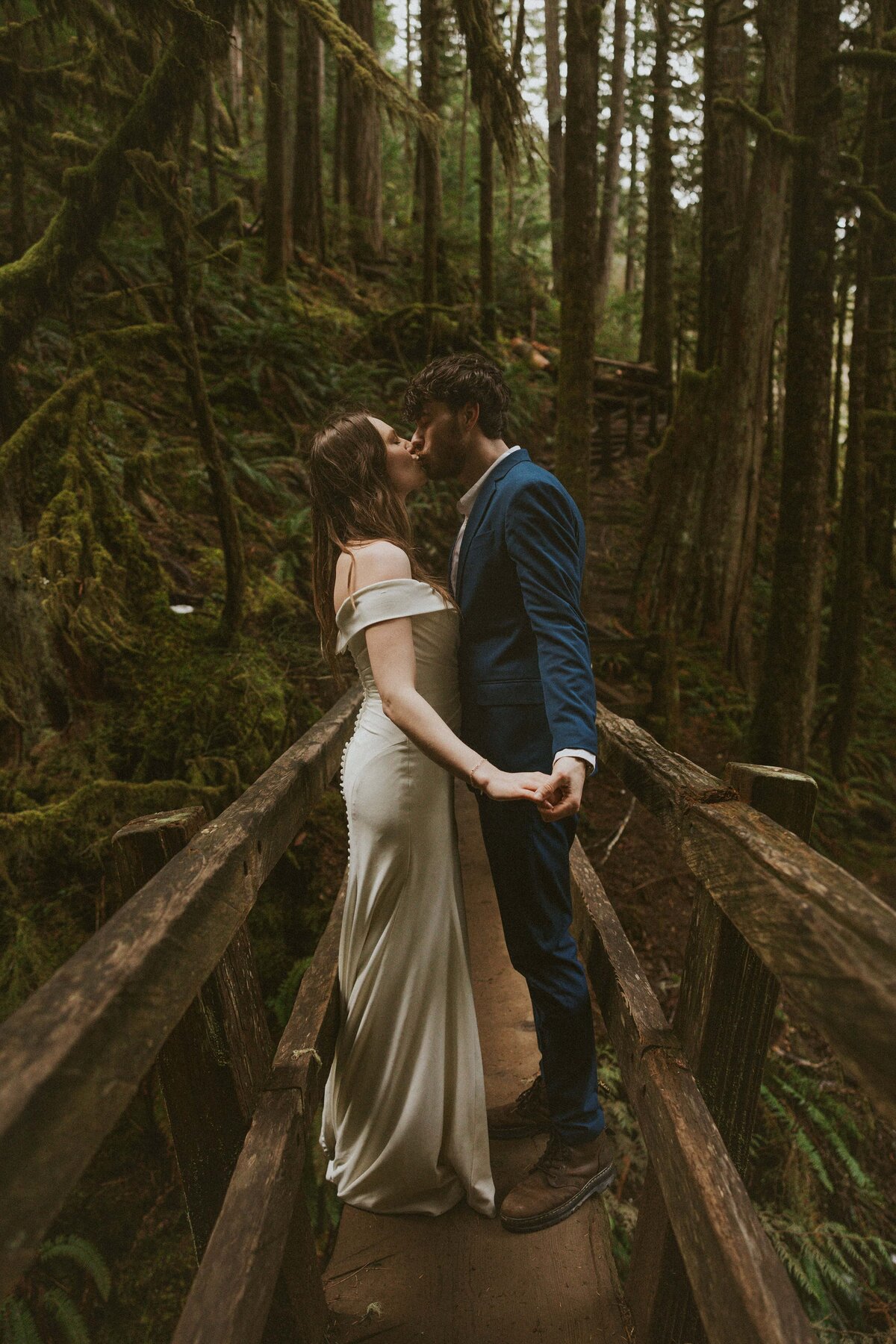 pnw-elopement-photographer-katiejophoto