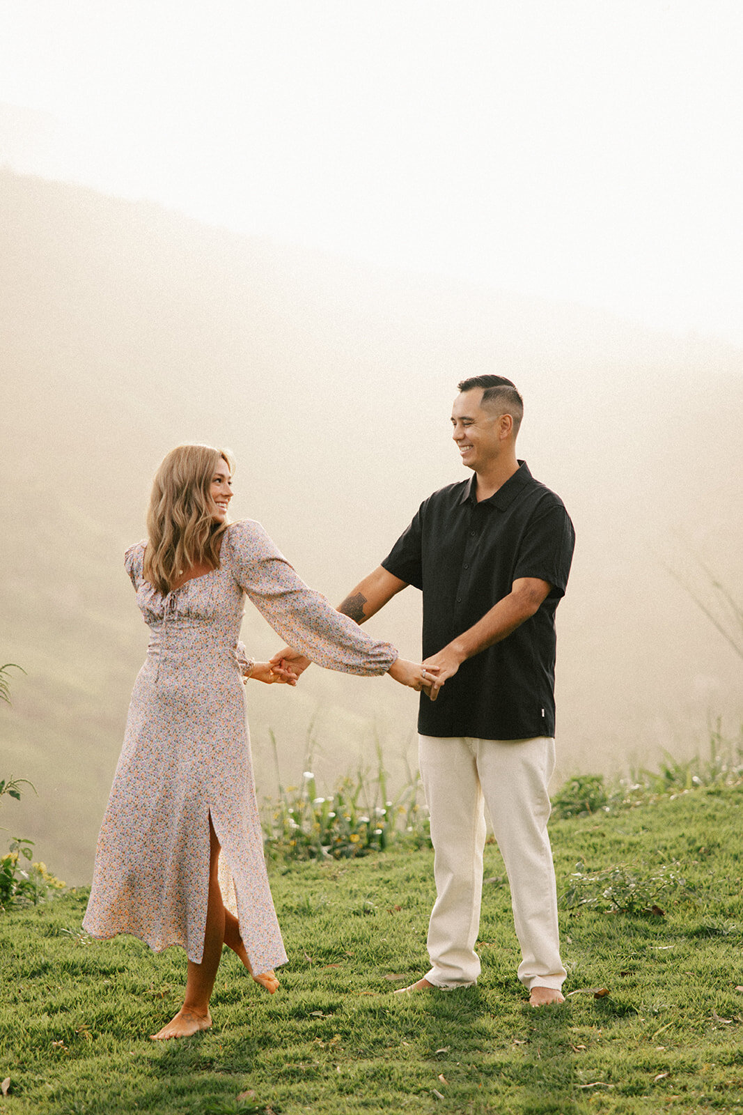 couples photography sunset north shore oahu mersadi olson photography  green mountain background