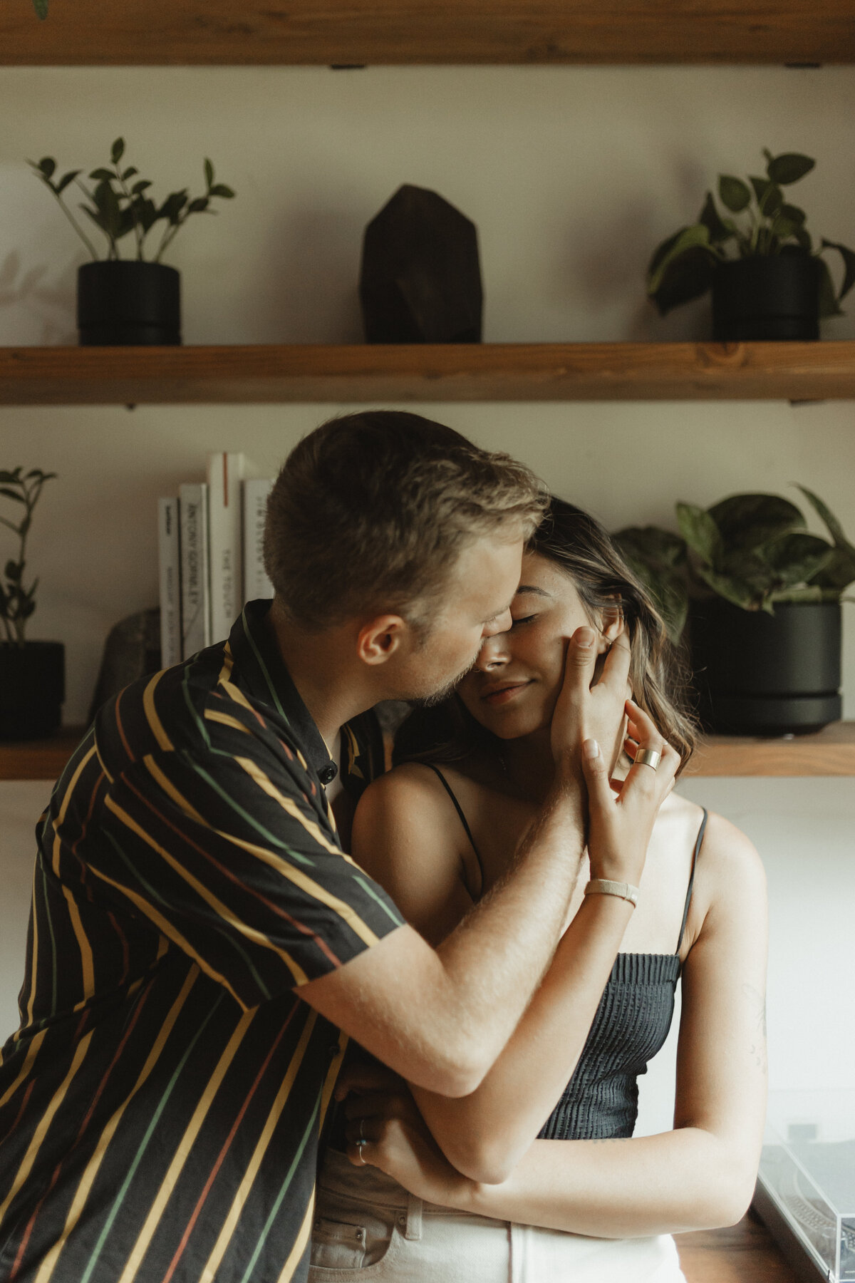 casualcouplesinhomesessionkansascityphotographer-59