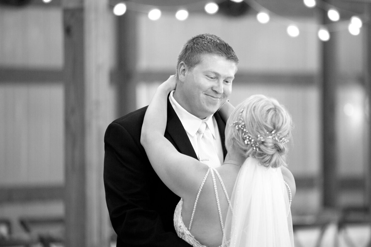 clear lake-ia-wedding-photographer-47