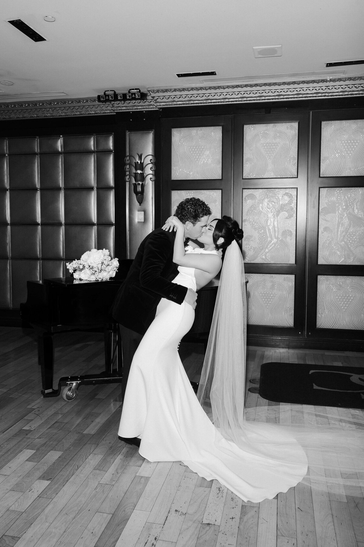 46riskyexposure_andrea-george_las-vegas-elopement-photography