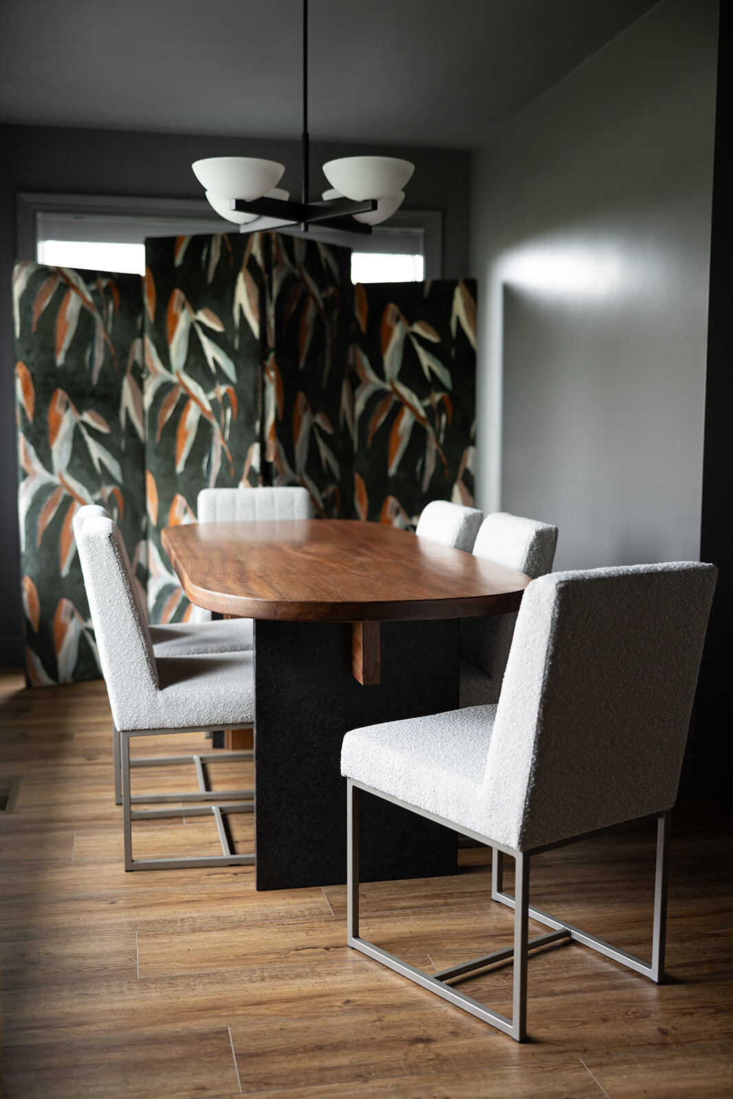 dining  7