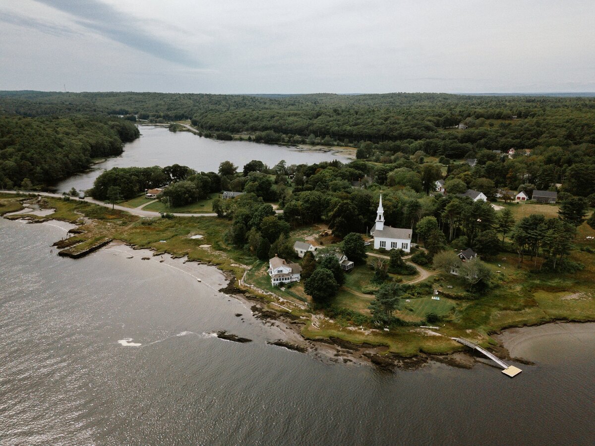 Private_Estate_Maine_Coastal_Wedding_LevKuperman_024