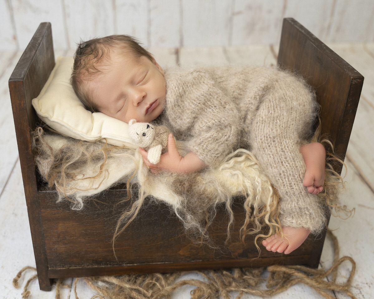30 Charlotte newborn photography poses
