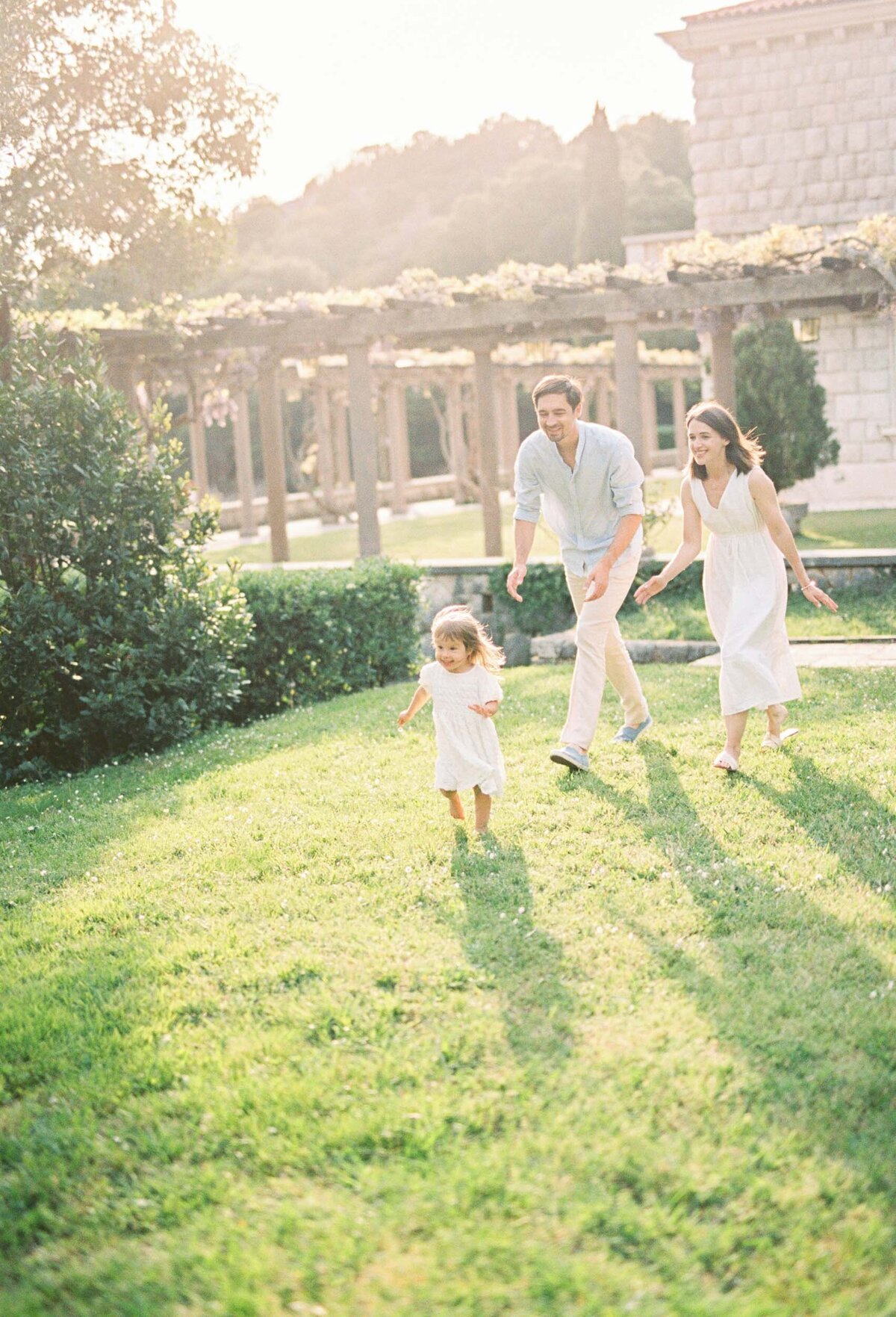 Family 2500px-1041