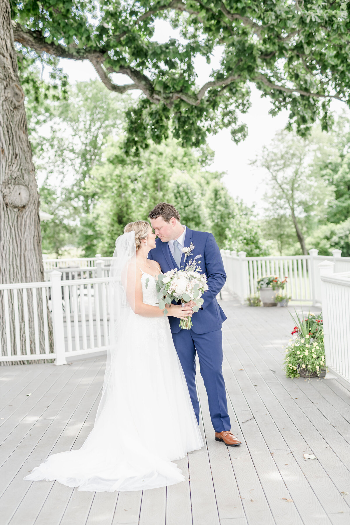 Light-and-airy-wedding-photographer-indiana