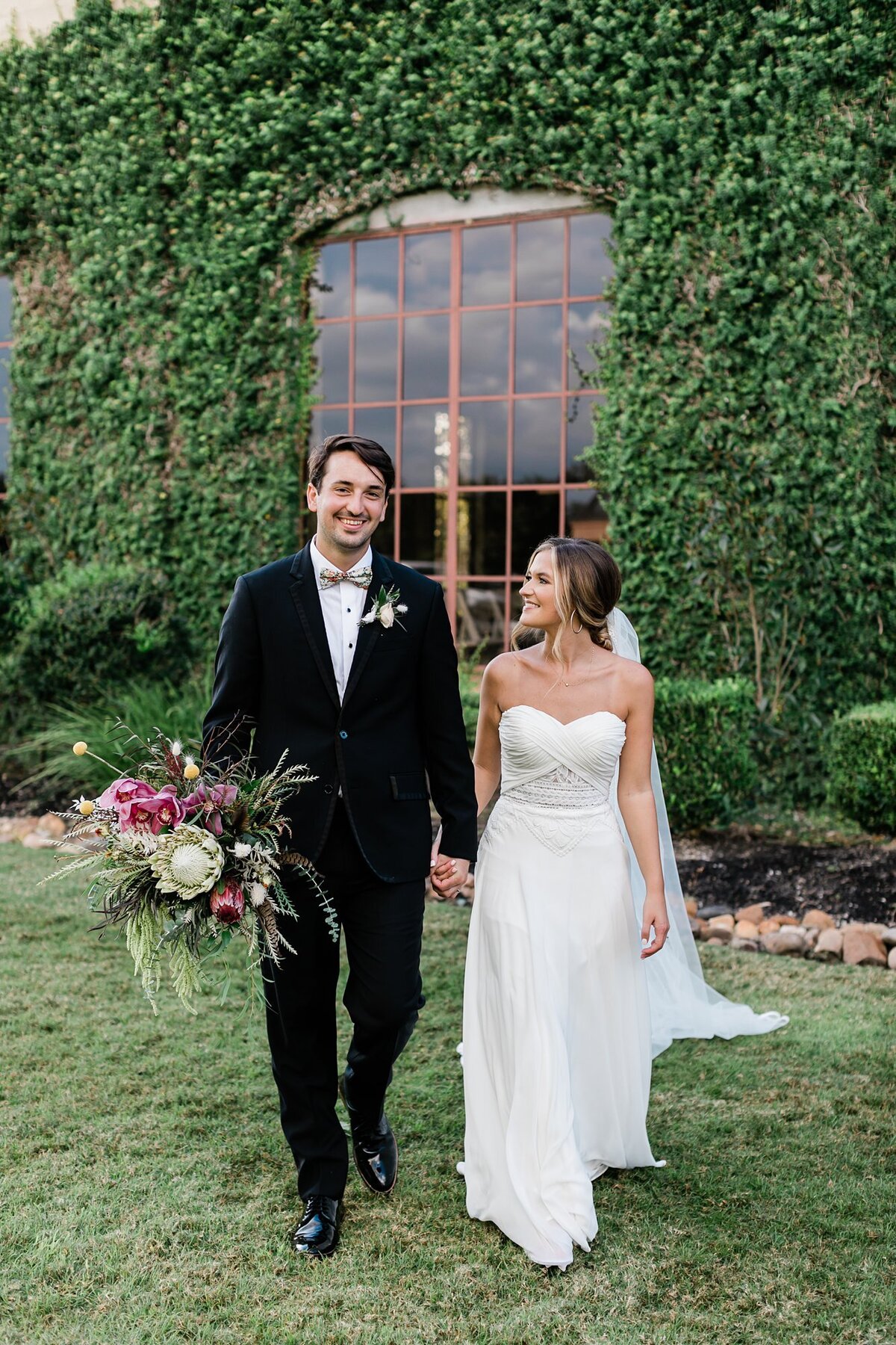 westernrootsandfallromancemorganandjimmysoldedobbinstationwedding59