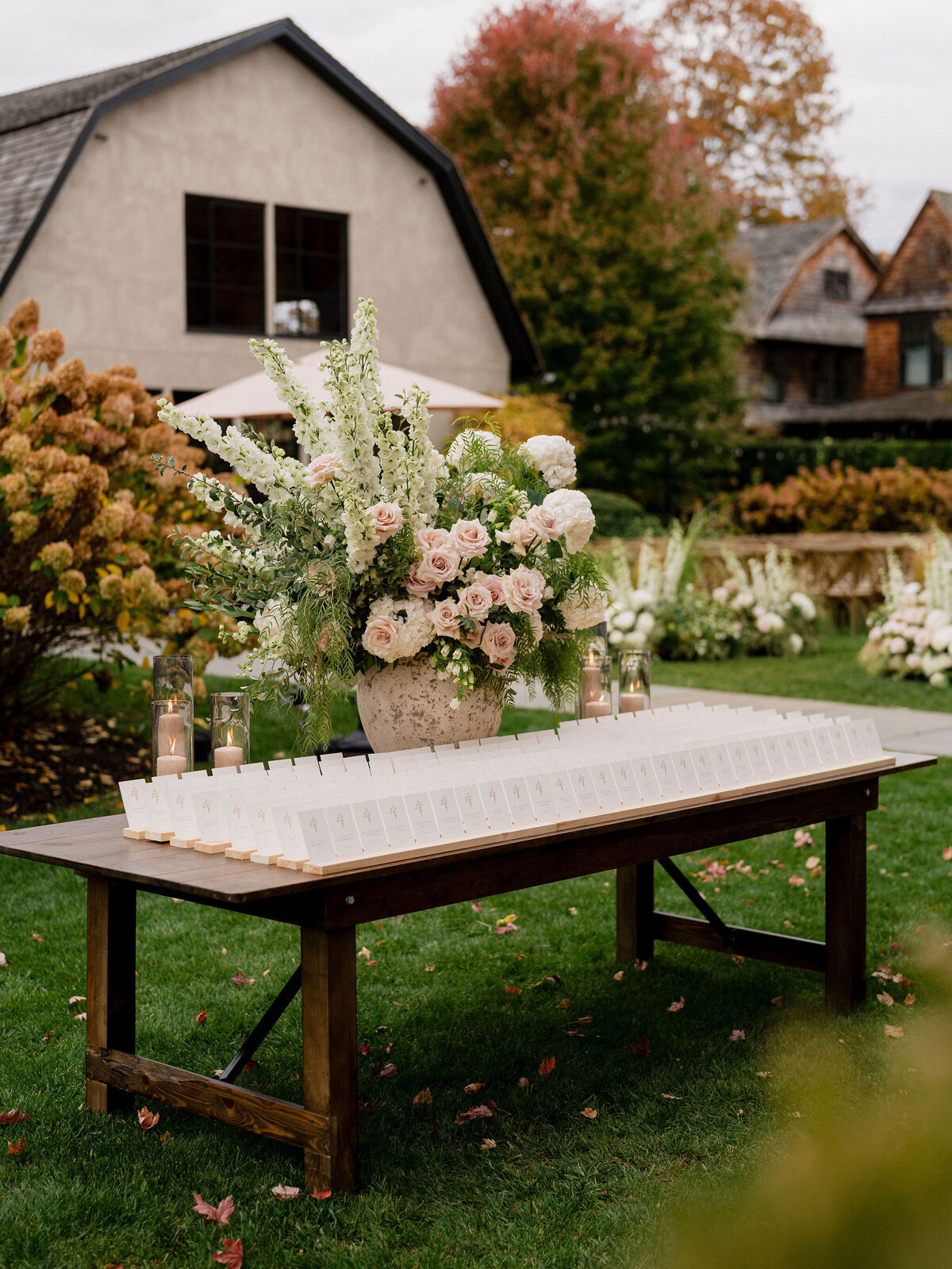 fall-wedding-florals-valley-rock-inn-ny