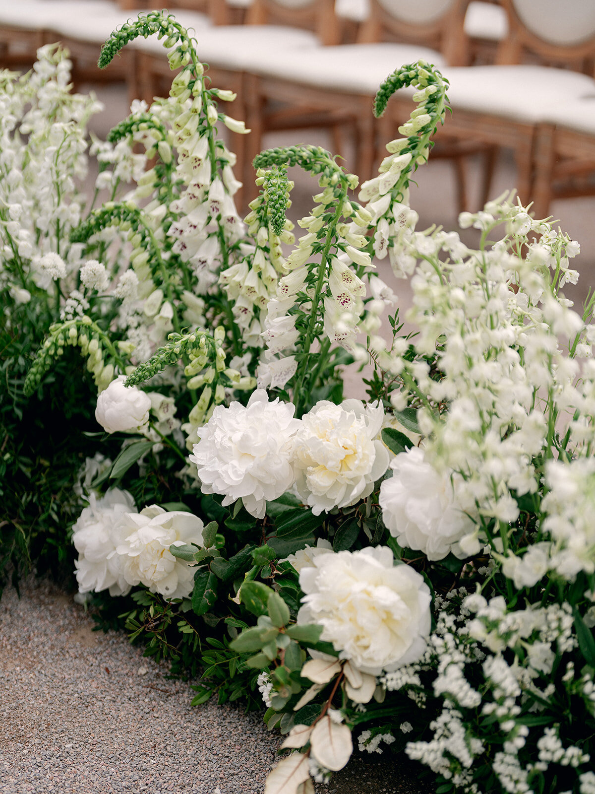 16-intimate-destination-wedding-french-riviera-with-white-flowers