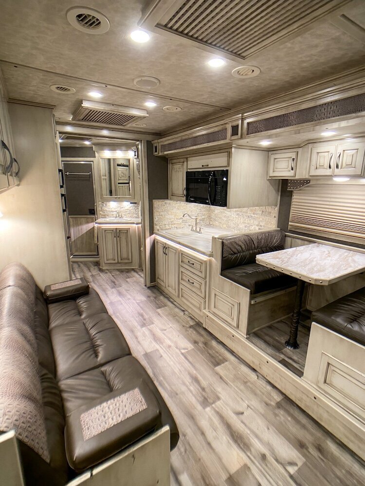 luxury-living-quarter-horse-trailers-trail-boss-conversions-living-areas-35
