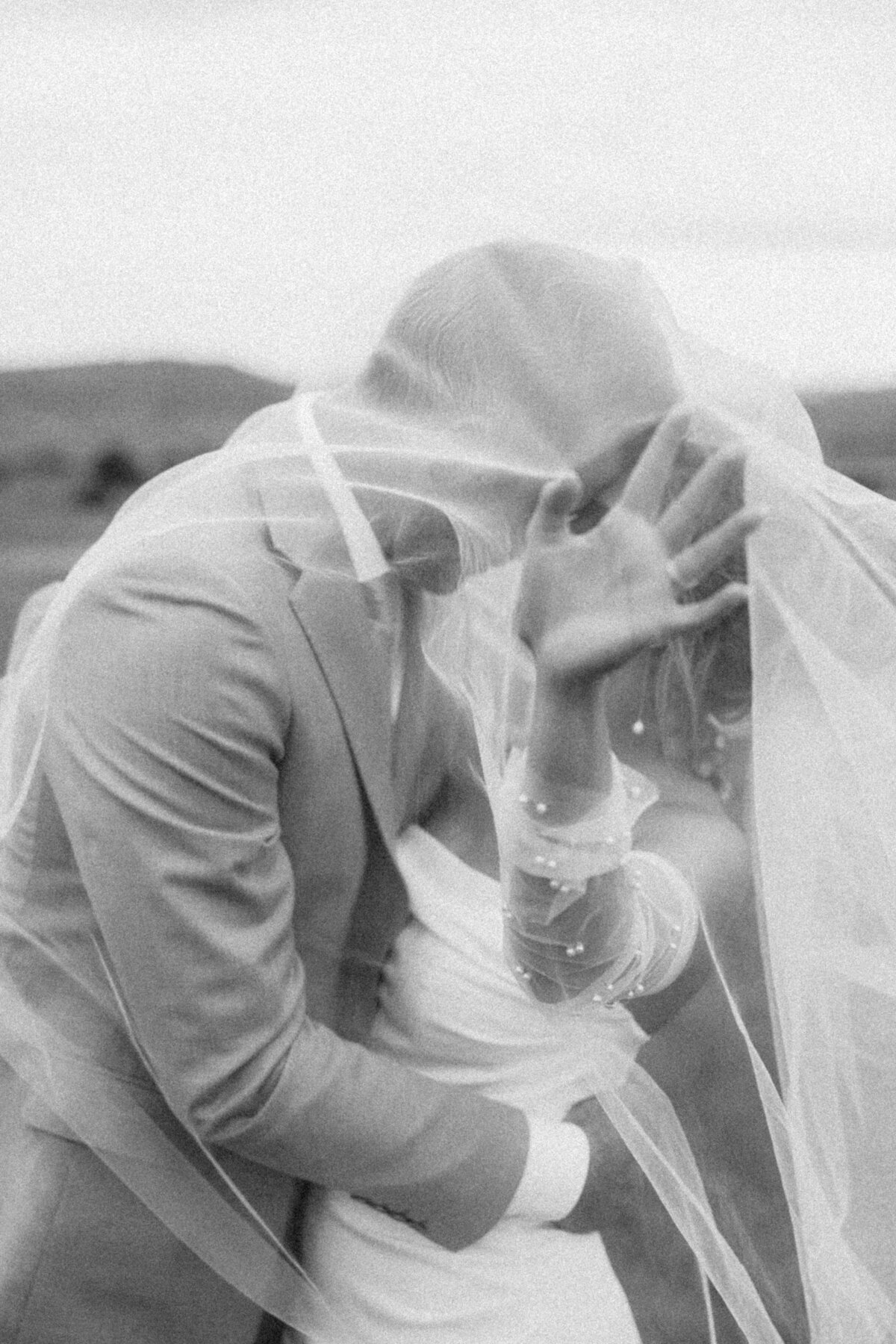 Luxury and romantic wedding photographer based in Minnesota. Specializing in simple but significant documentary wedding photography for all lovers. With a love for serving chic couples, I've had the privilege of photographing over 200 engagements, elopements, and weddings since 2018.