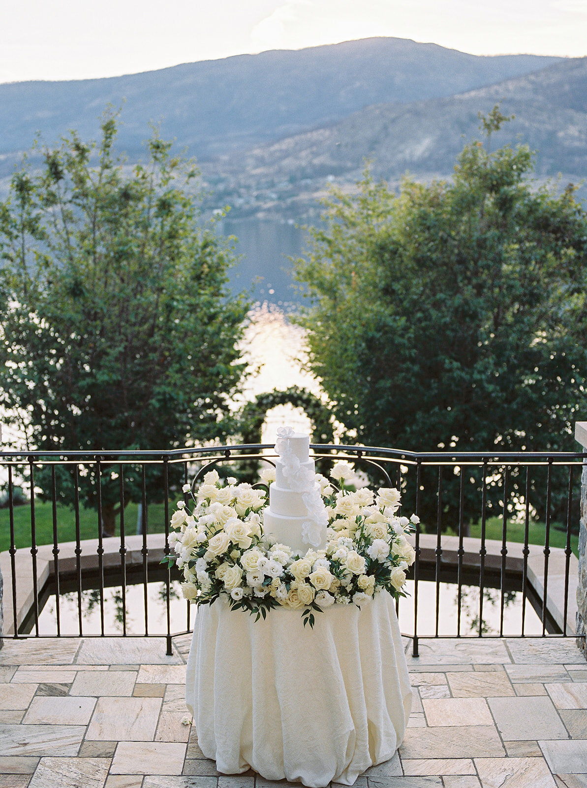 minted-photography-okanagan-kelowna-destination-wedding-photographer-wedding-château-okanagan-56