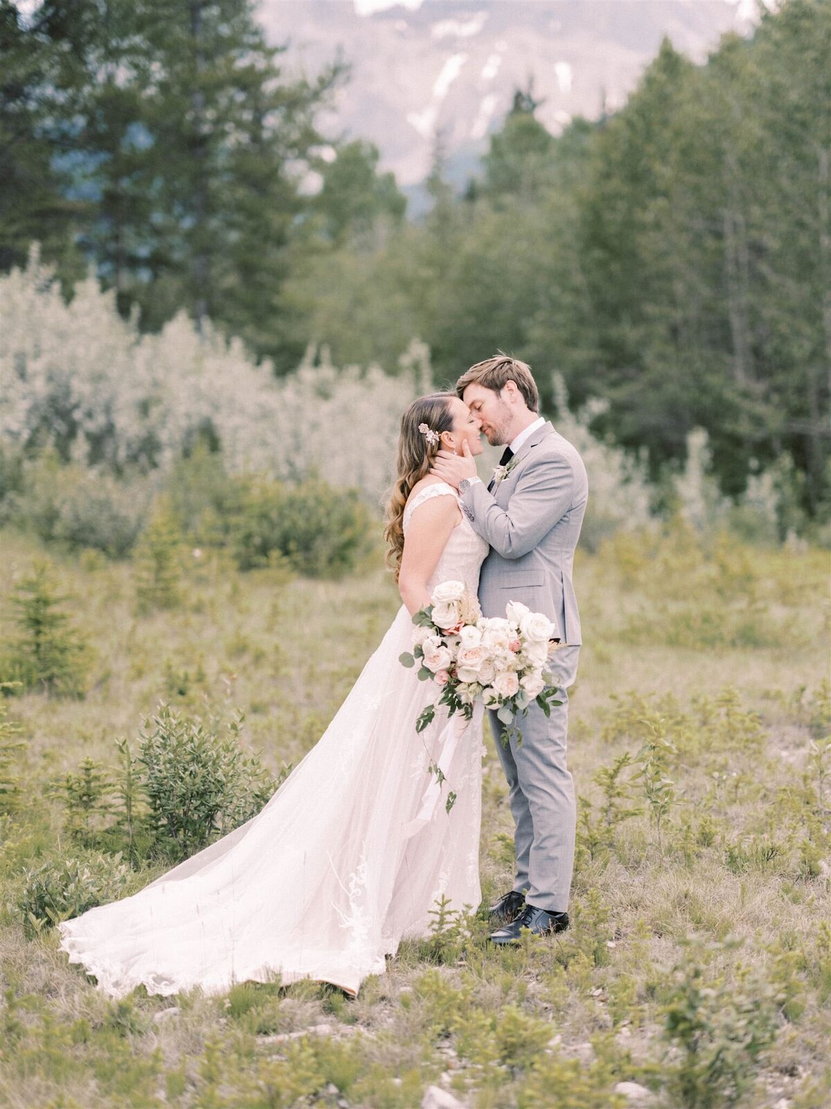 calgary_wedding_photographers_nicole_sarah_silvertip_LD-281_websize