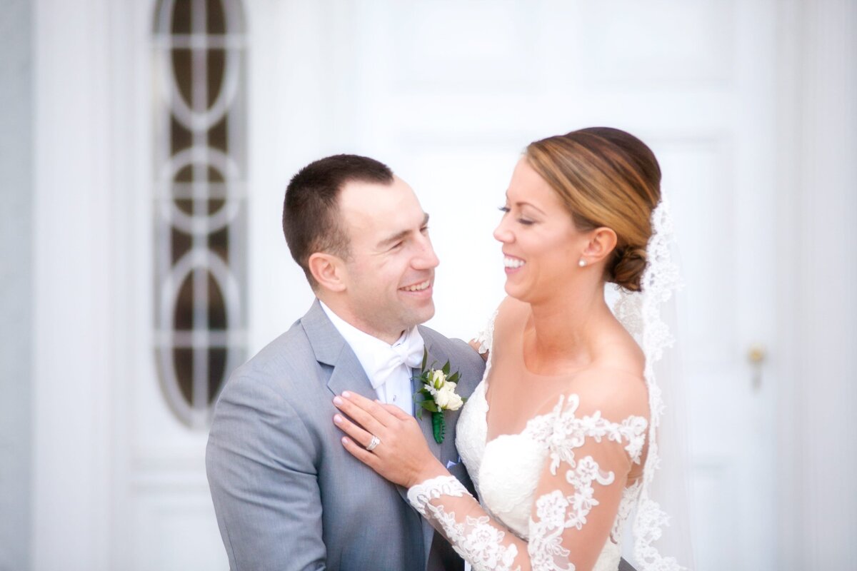 bride-groom-laughing