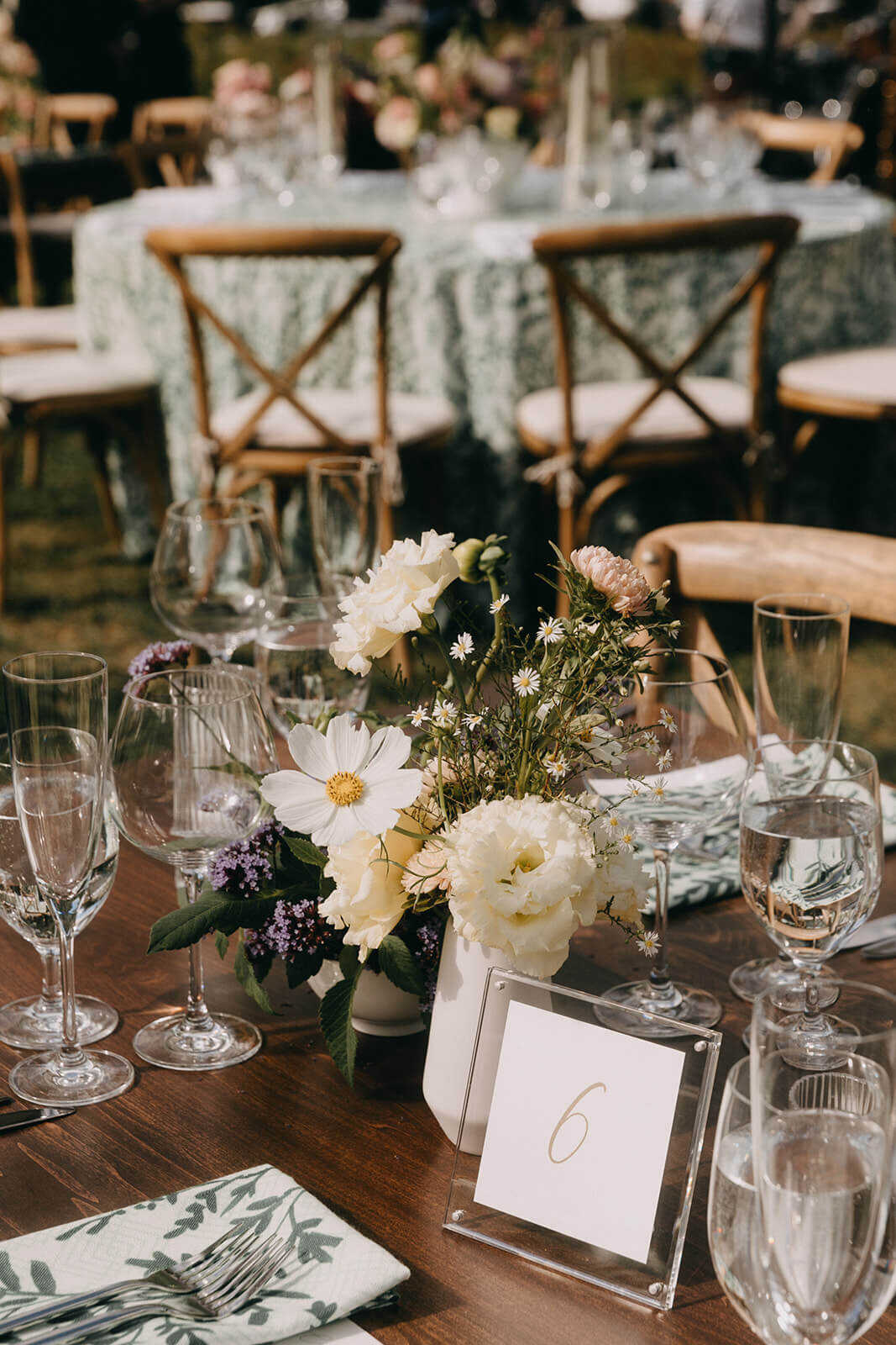 52.poeme-wedding-table-number-florals-green-and-white-decor