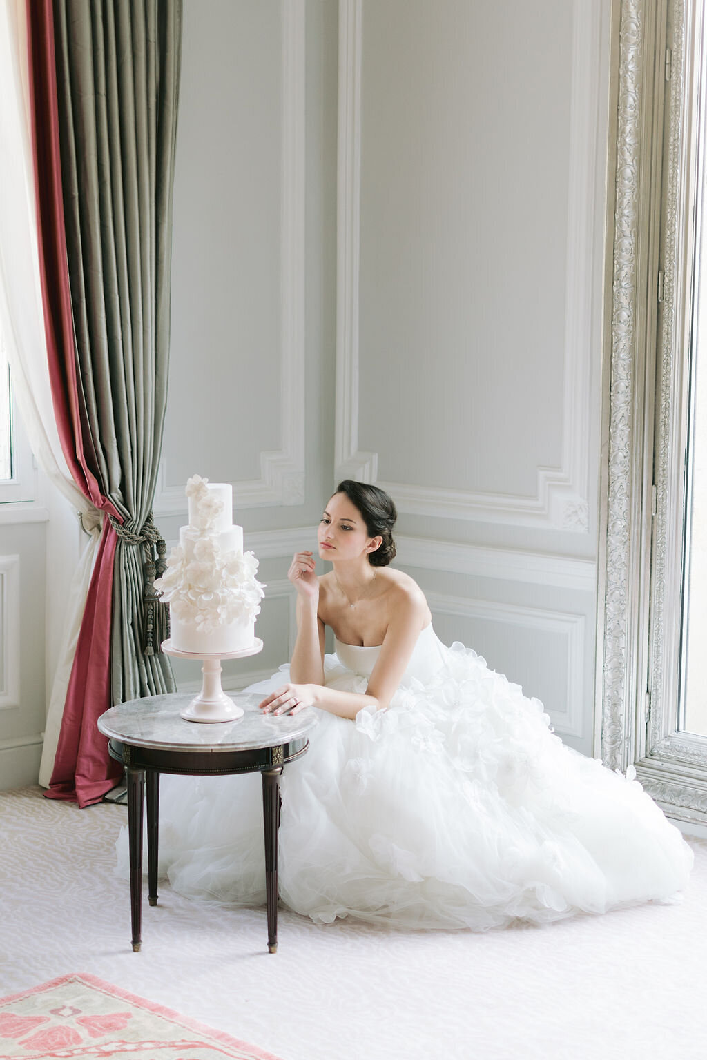 bride-couture-with-white-wedding-cake2