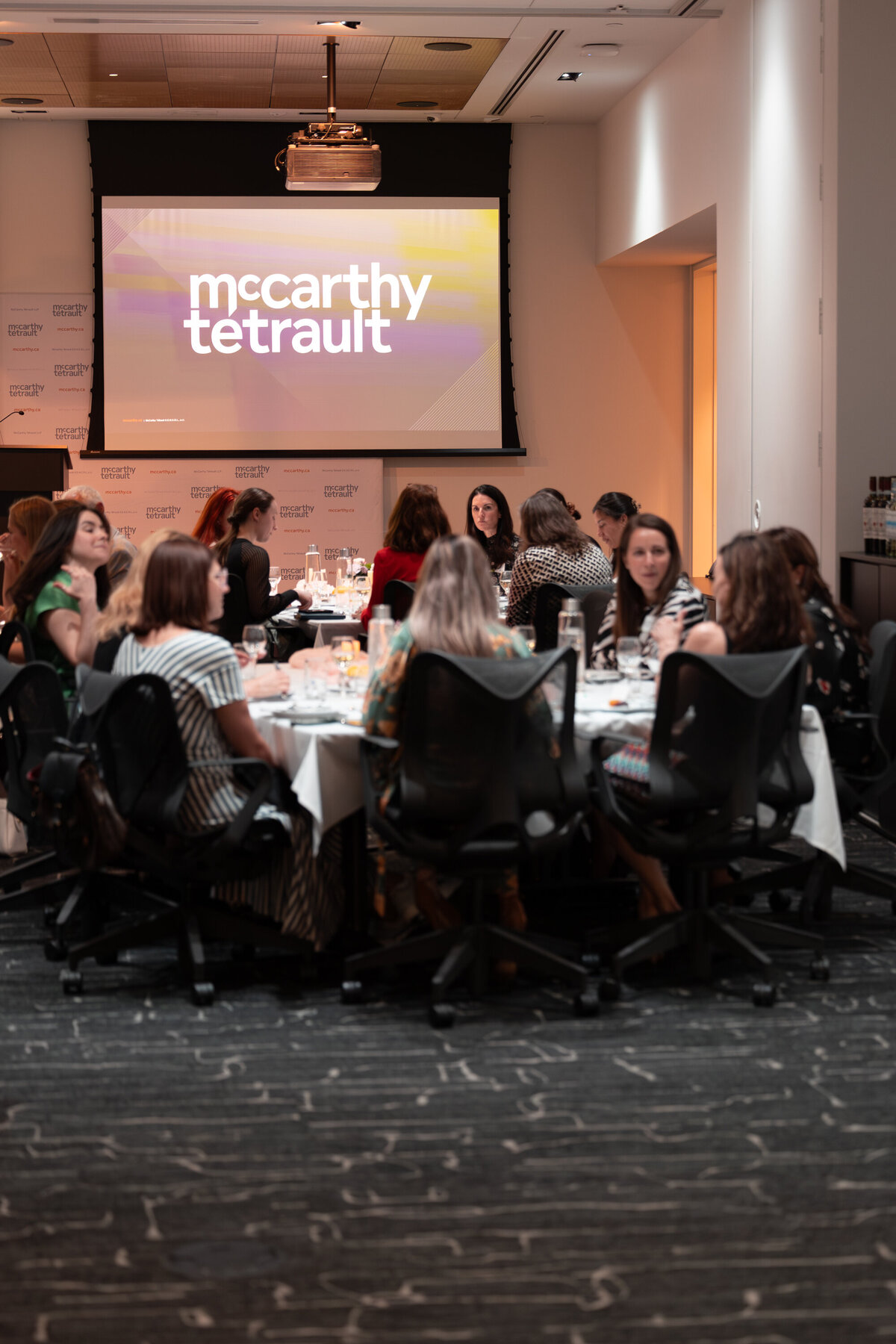 McCarthy Tetrault reçoit les femmes en immobilier de Crew M