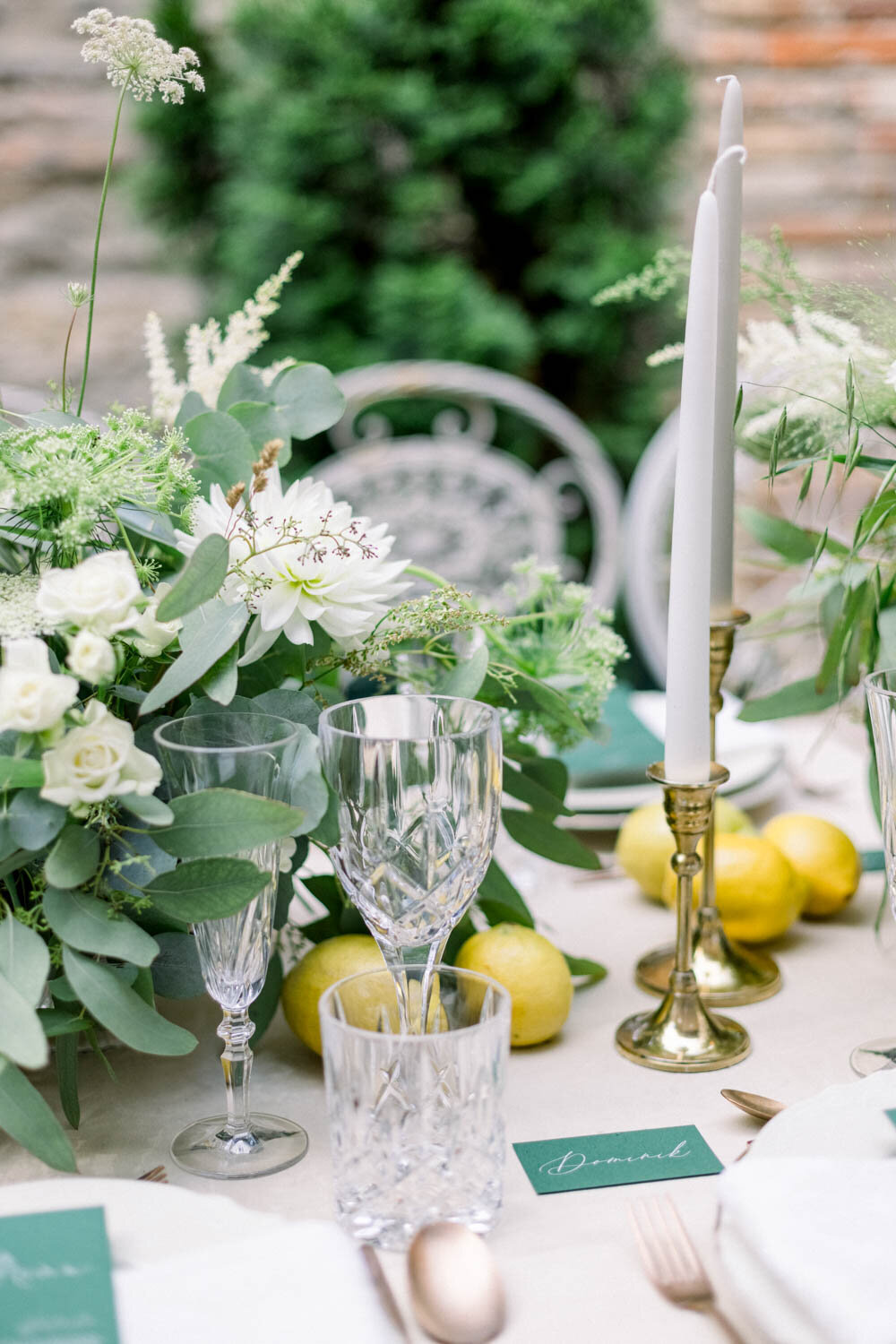 detail svatebního stolu v toskánksém stylu