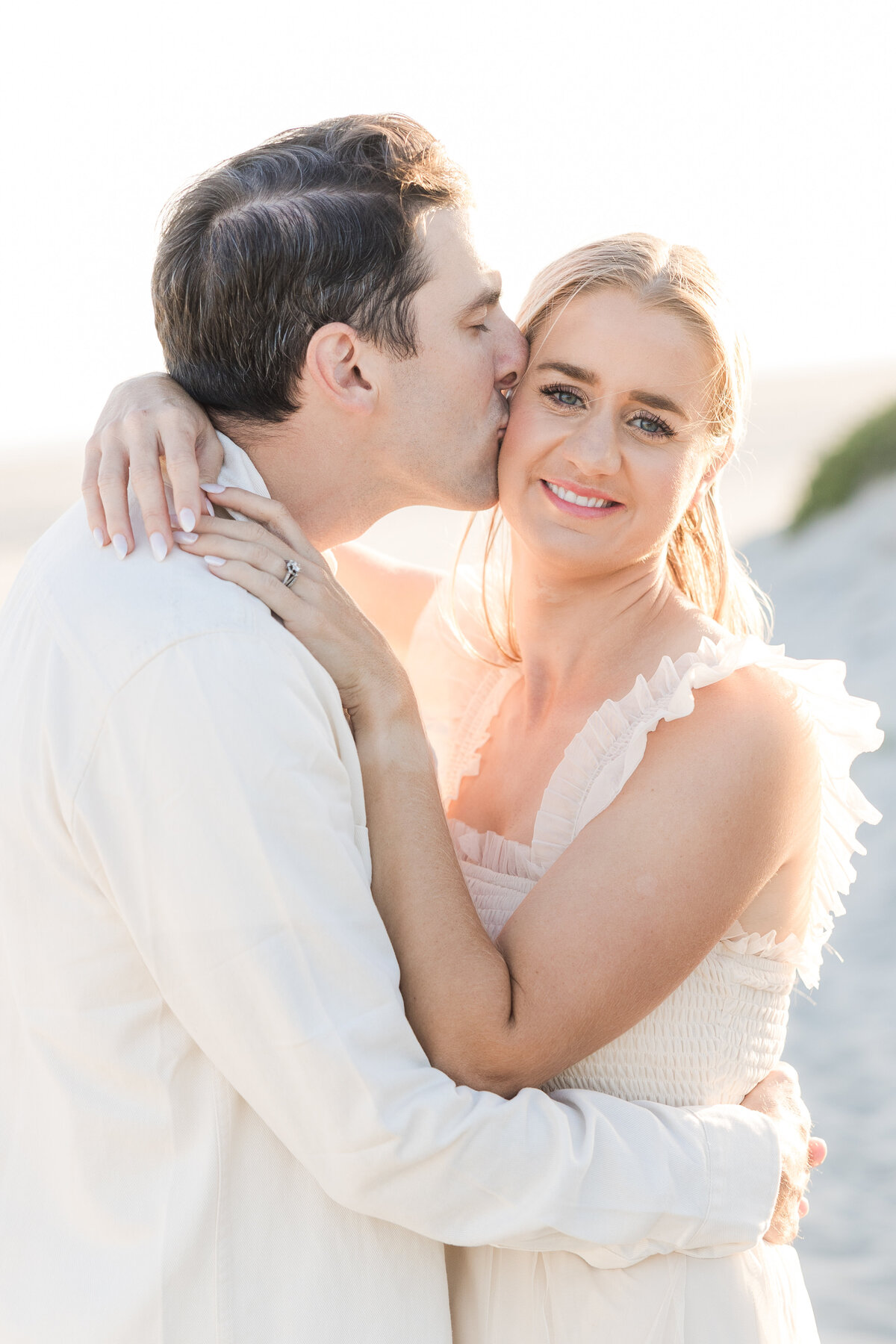father-kissing-wife-Coronado-beach-san-diego