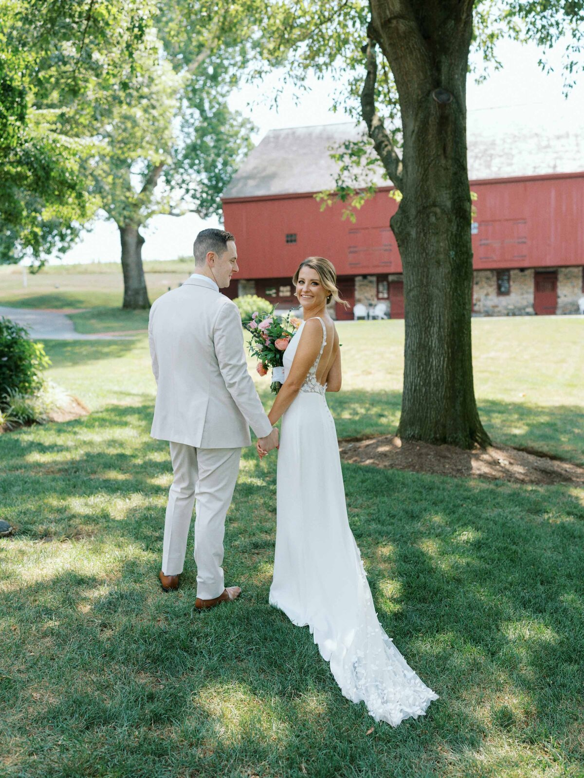 farm-at-eagles-ridge-lancaster-wedding-048