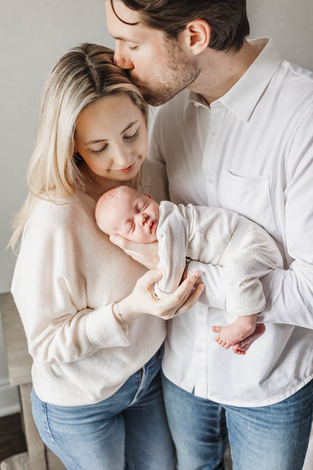 Toronto-at-home-newborn-photographer-bight-and-airy-4