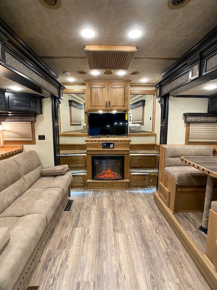 luxury-living-quarter-horse-trailers-trail-boss-conversions-living-areas-25