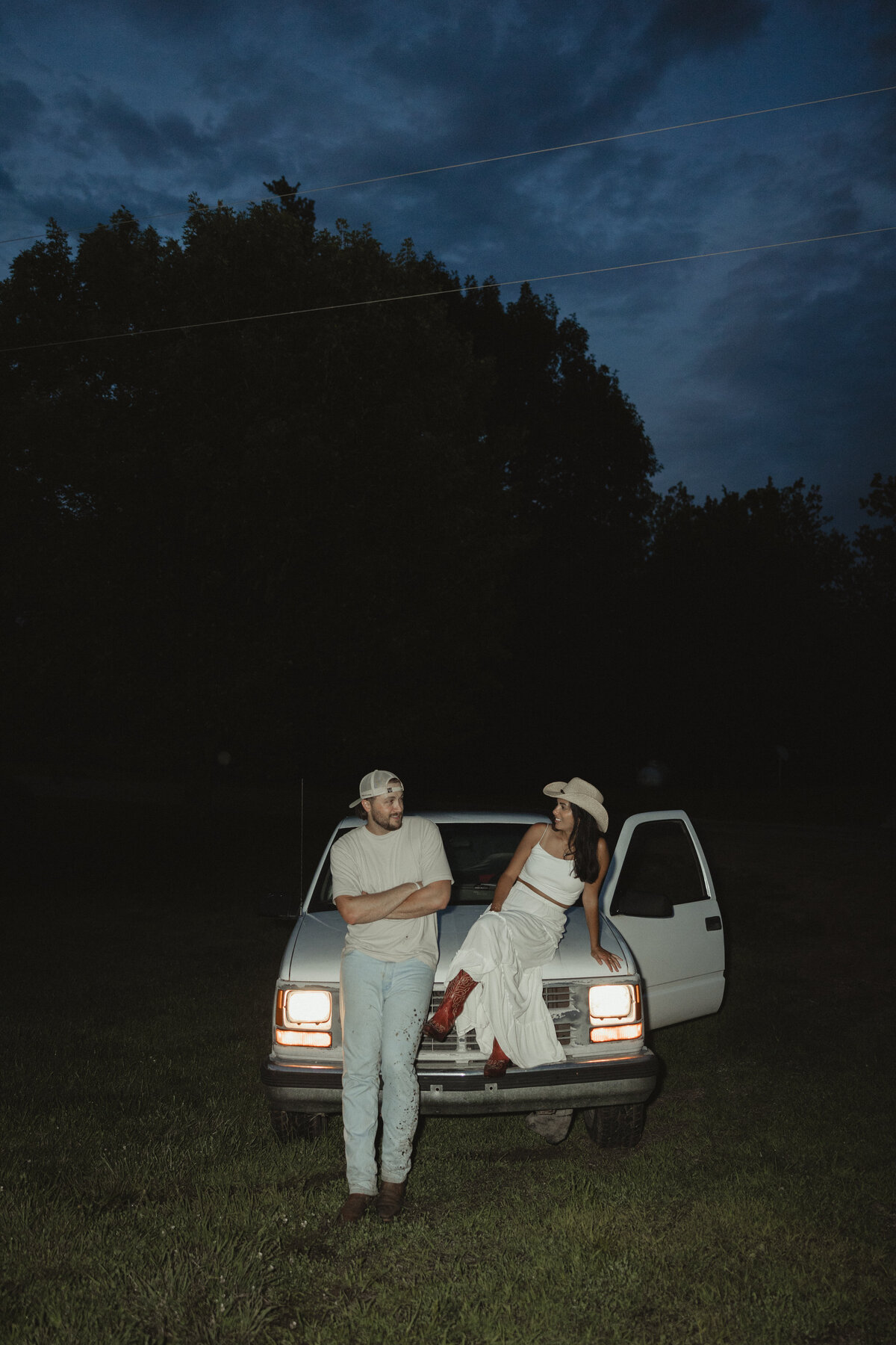 Wildflowercouplessessionwithtruck_emilyarwinephoto-236