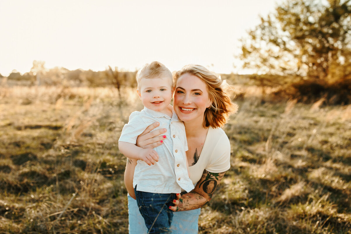 Cave Springs motherhood photographer, motherhood portrait sessions Bentonville AR, professional newborn + family photography NW Arkansas
