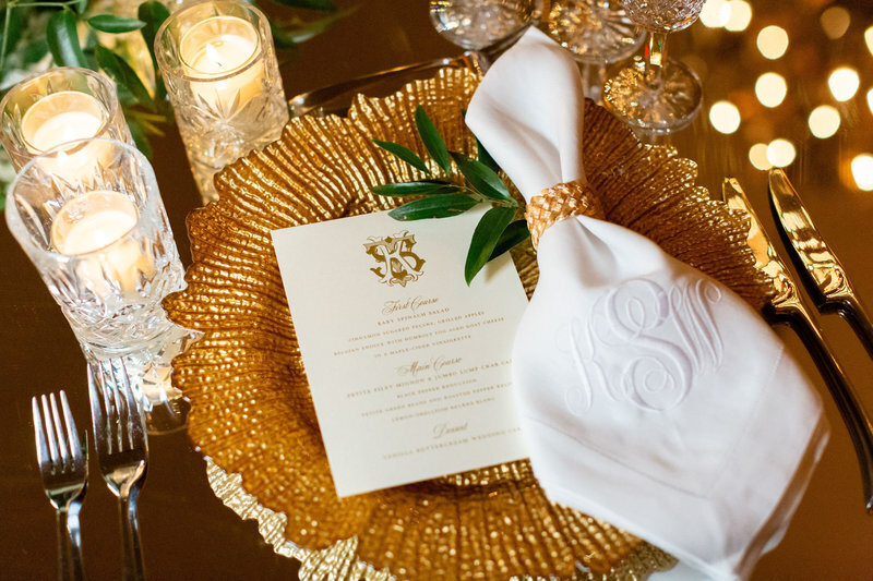gold-table-setting-monogramed-napkin-amaryllis