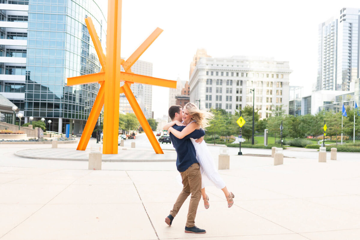 photos-in-milwaukee-orange-statue00005