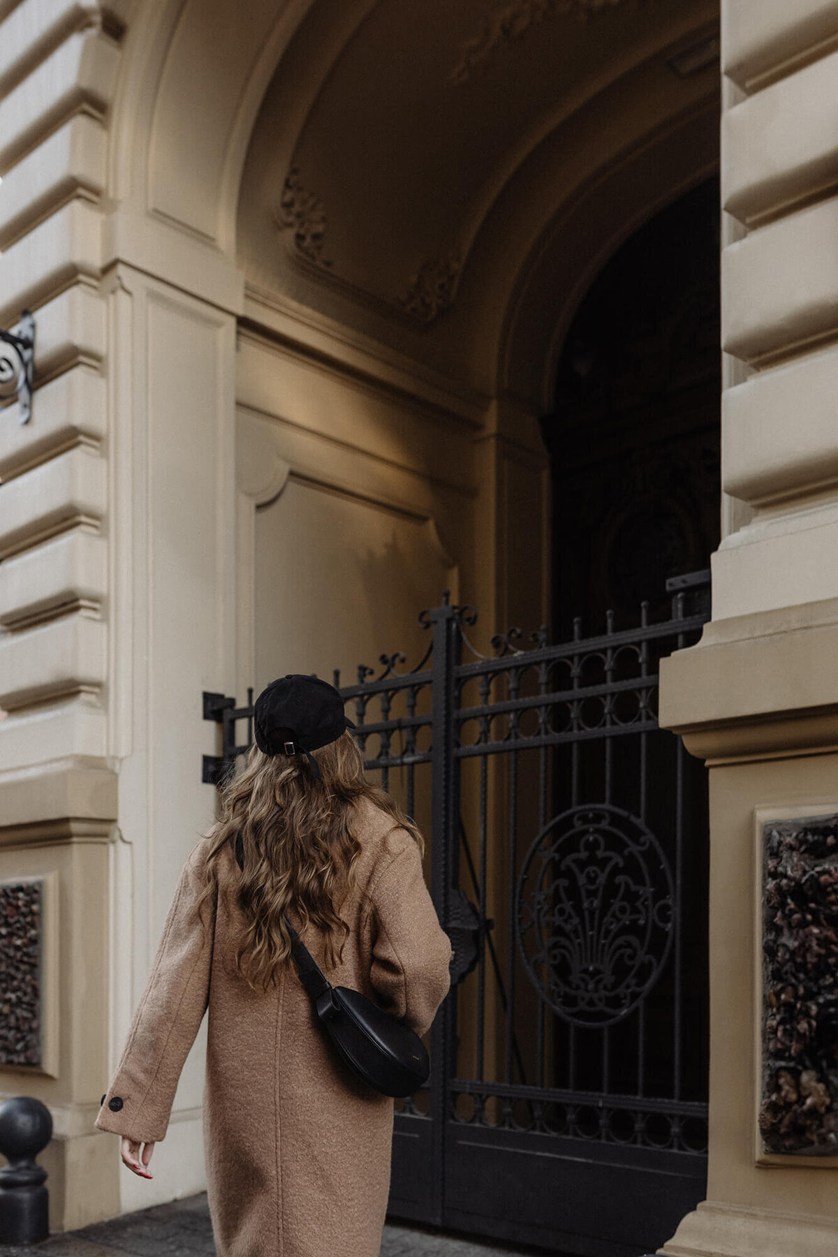 kaboompics_city-chic-in-autumn-casual-fall-outfit-fashion-trends-33507